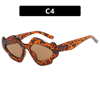 Lips, flower shaped sunglasses, funny sunglasses, irregular personality, dance party sunglasses, street photography, fashionable and exaggerated