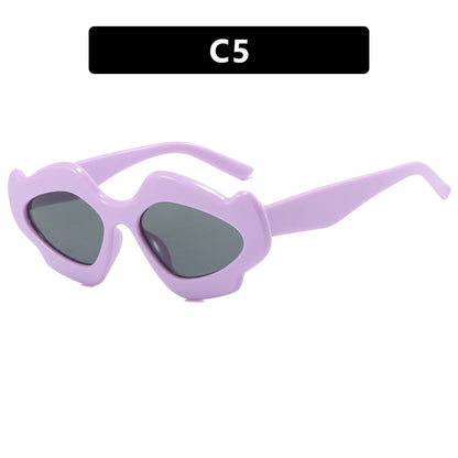 Lips, flower shaped sunglasses, funny sunglasses, irregular personality, dance party sunglasses, street photography, fashionable and exaggerated