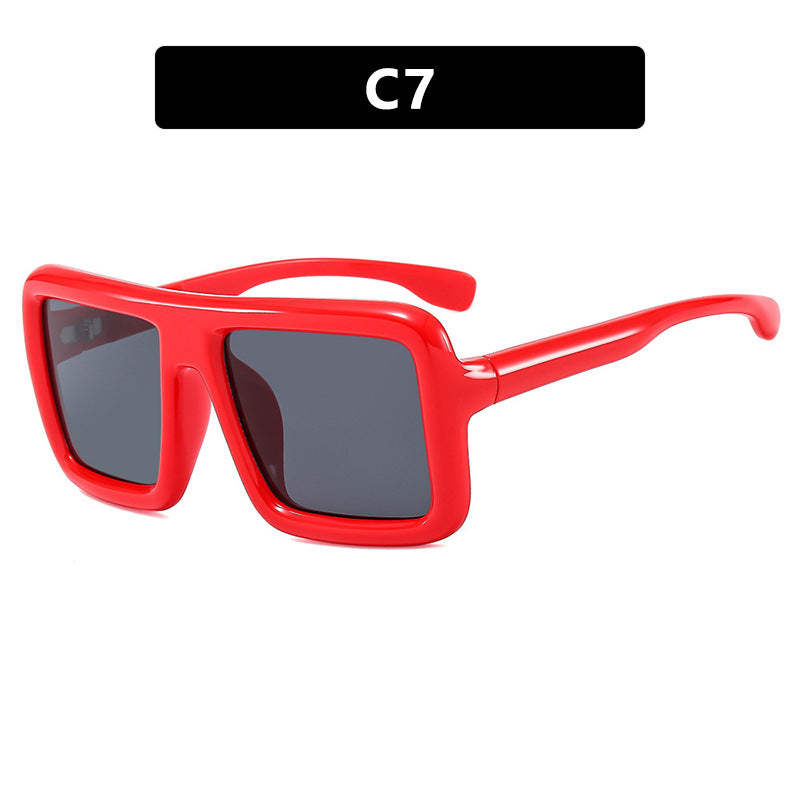 Square frame sunglasses, fashionable retro sunglasses, Instagram popular street photography trendy sunglasses for women