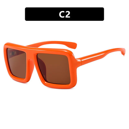Square frame sunglasses, fashionable retro sunglasses, Instagram popular street photography trendy sunglasses for women
